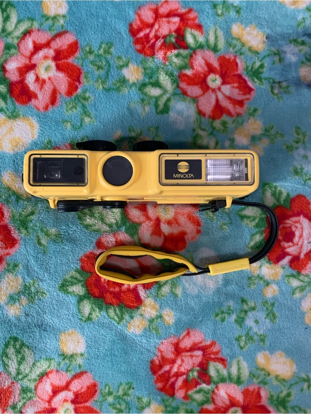 Minolta A110 Underwater Film Camera Yellow Vintage Working